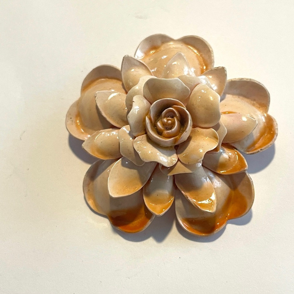 Rare Vintage Plastic Flower Brooch Peach Raised 3D design, 1940-50’s